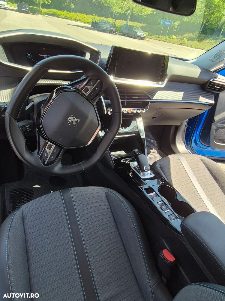 Peugeot 2008 1.2 L PureTech STT EAT8 Allure - 10