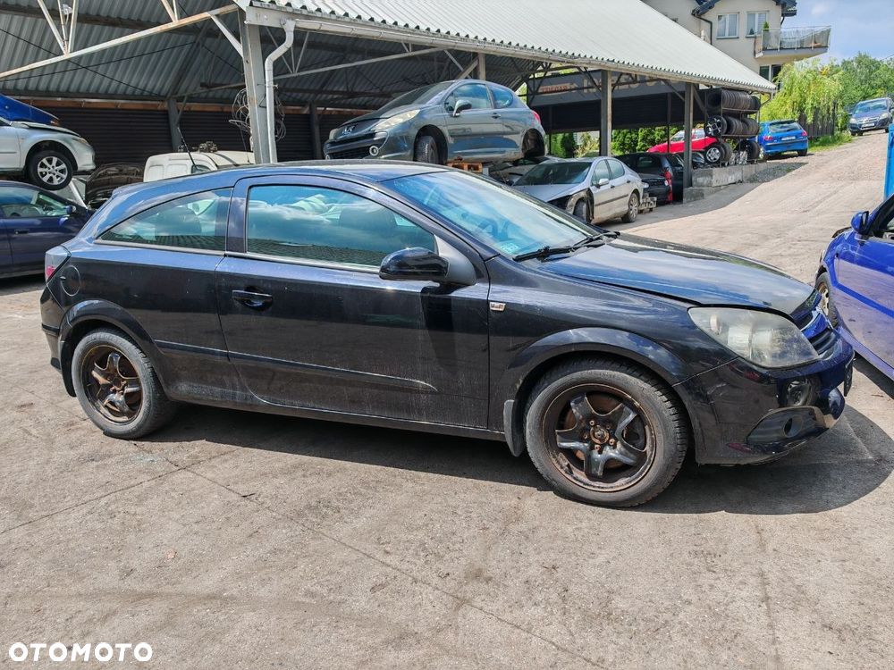 Lampy przód P/L Opel Astra H 3D 2006 rok, 1910 cm3 110 kw, GTC - 4