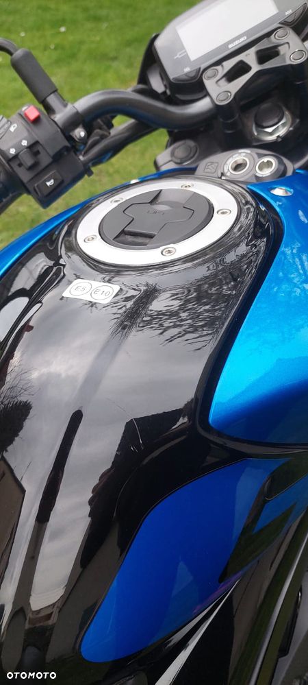 Suzuki GSX - 3
