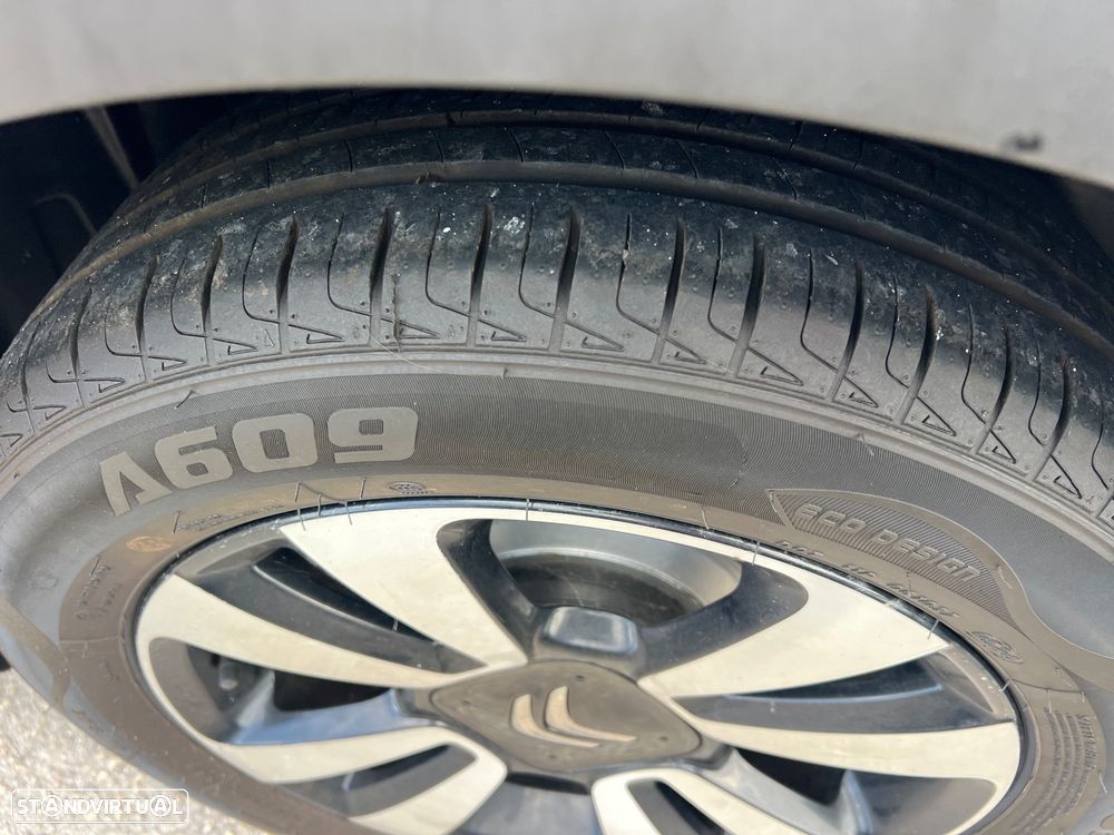 Citroën C3 1.2 PureTech Shine - 24