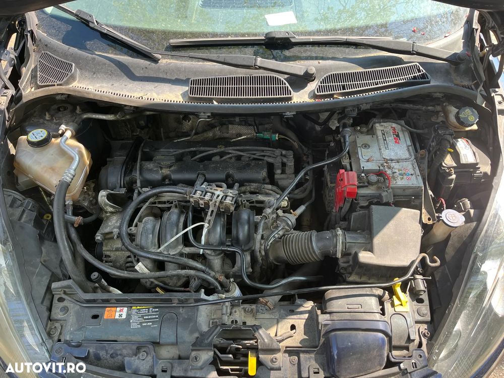 Dezmembrez Ford Fiesta MK6 2012 albastru 1,3 benzina 60KW SNJB - 2