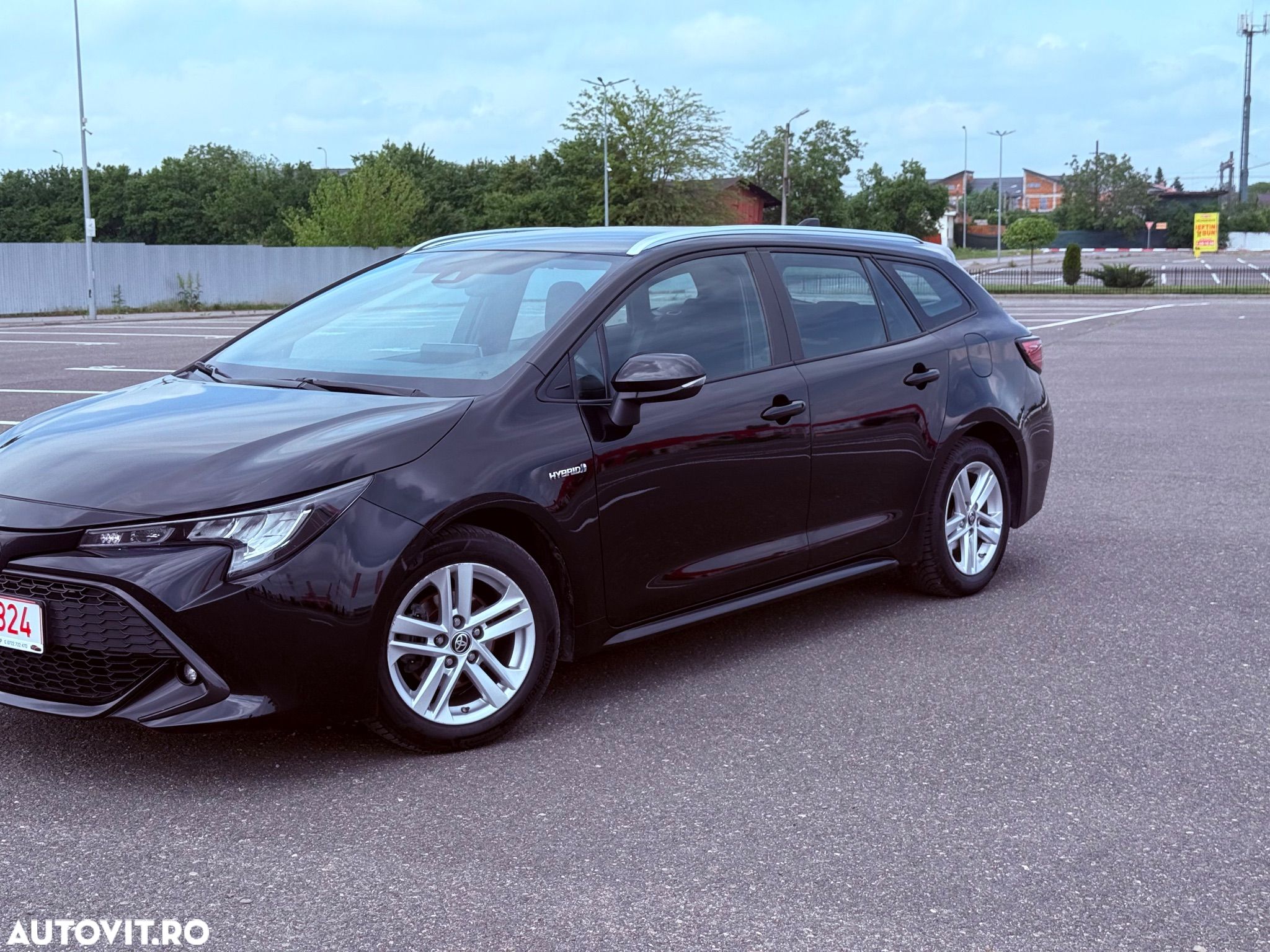 Toyota Corolla 1.8 Hybrid Business Edition - 1