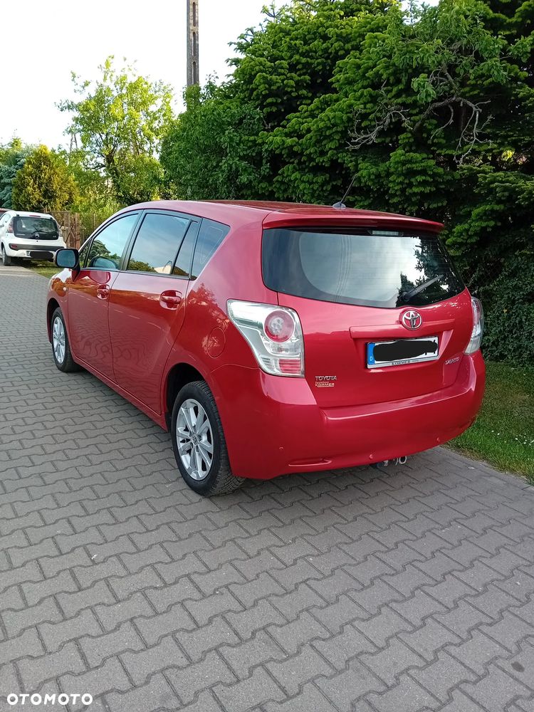 Toyota Verso 2011 photo 2