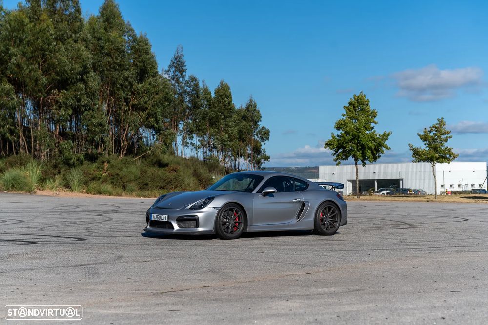 Porsche Cayman GT4 - 38