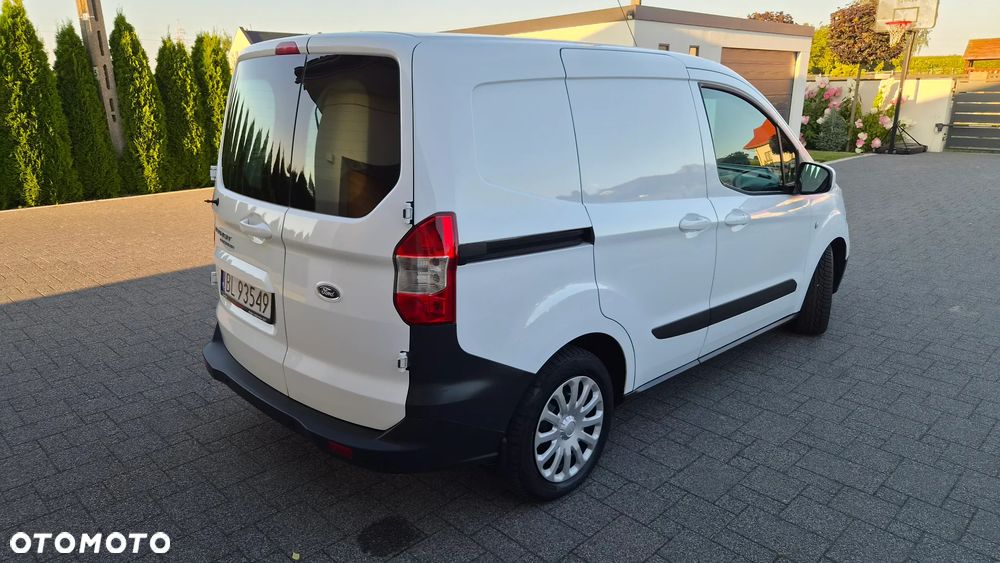 Ford Transit Courier - 22