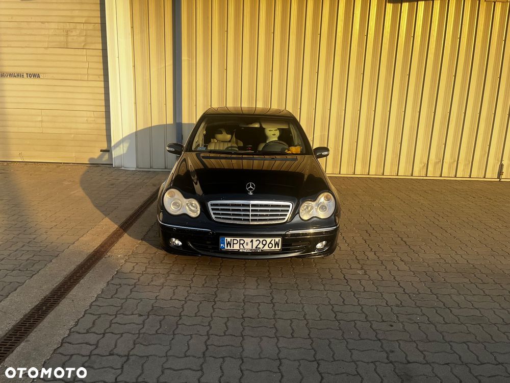 Mercedes-Benz Klasa C 240 T Avantgarde 4-Matic - 2