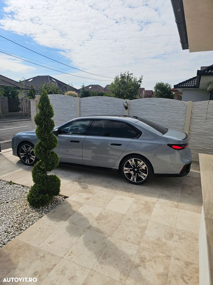 BMW M7 2025 — imagine 6