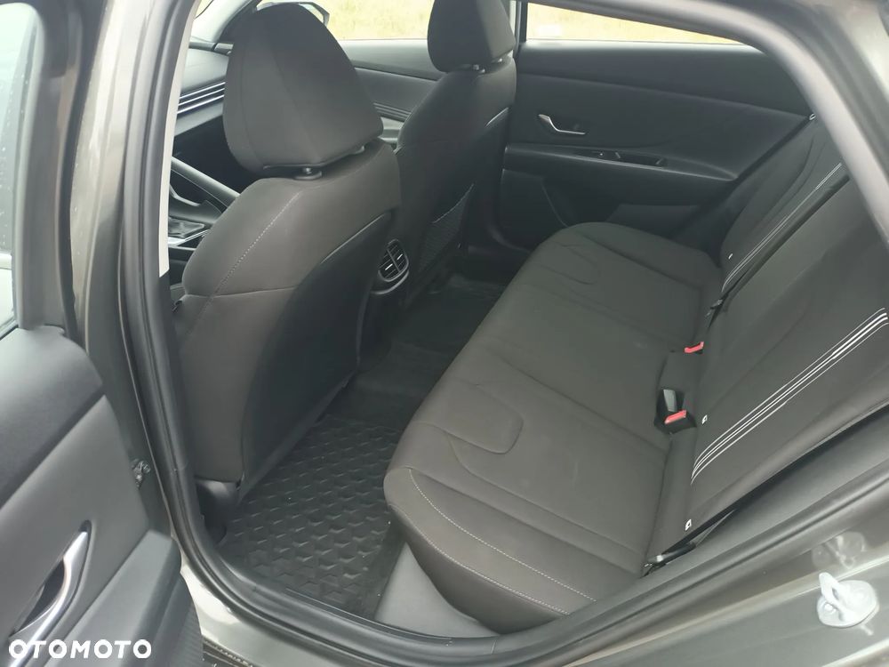 Hyundai Elantra 1.6 Smart CVT - 28