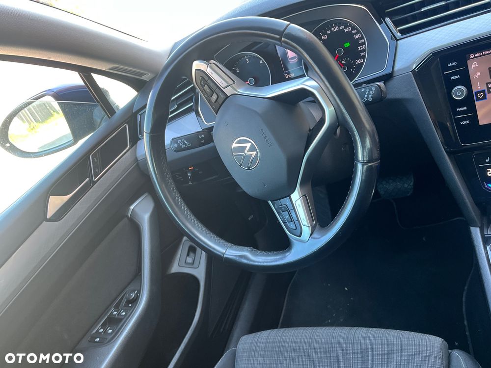 Volkswagen Passat 2.0 TDI SCR DSG Conceptline - 10