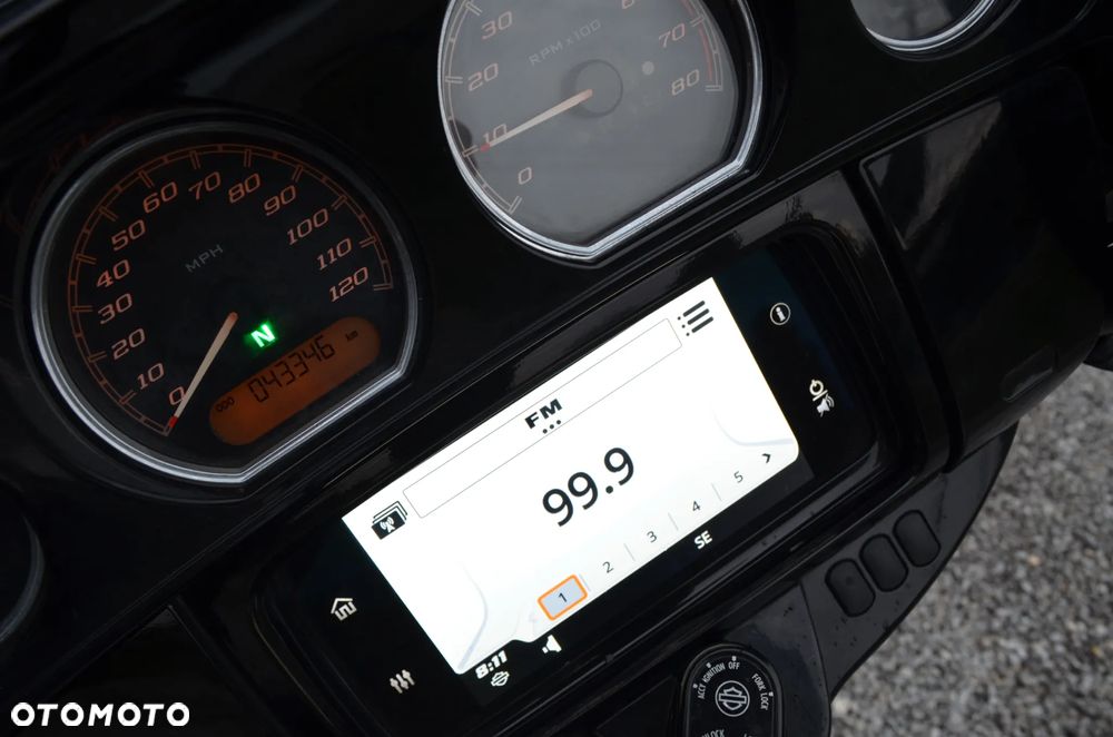 Harley-Davidson Touring Street Glide - 16