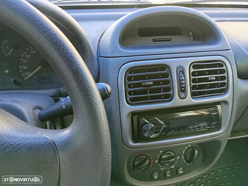 Renault Clio 1.2 RXE - 9