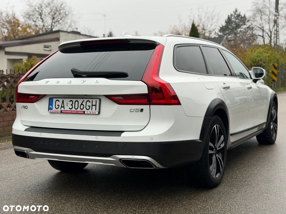 Volvo V90 Cross Country D5 AWD Pro - 4