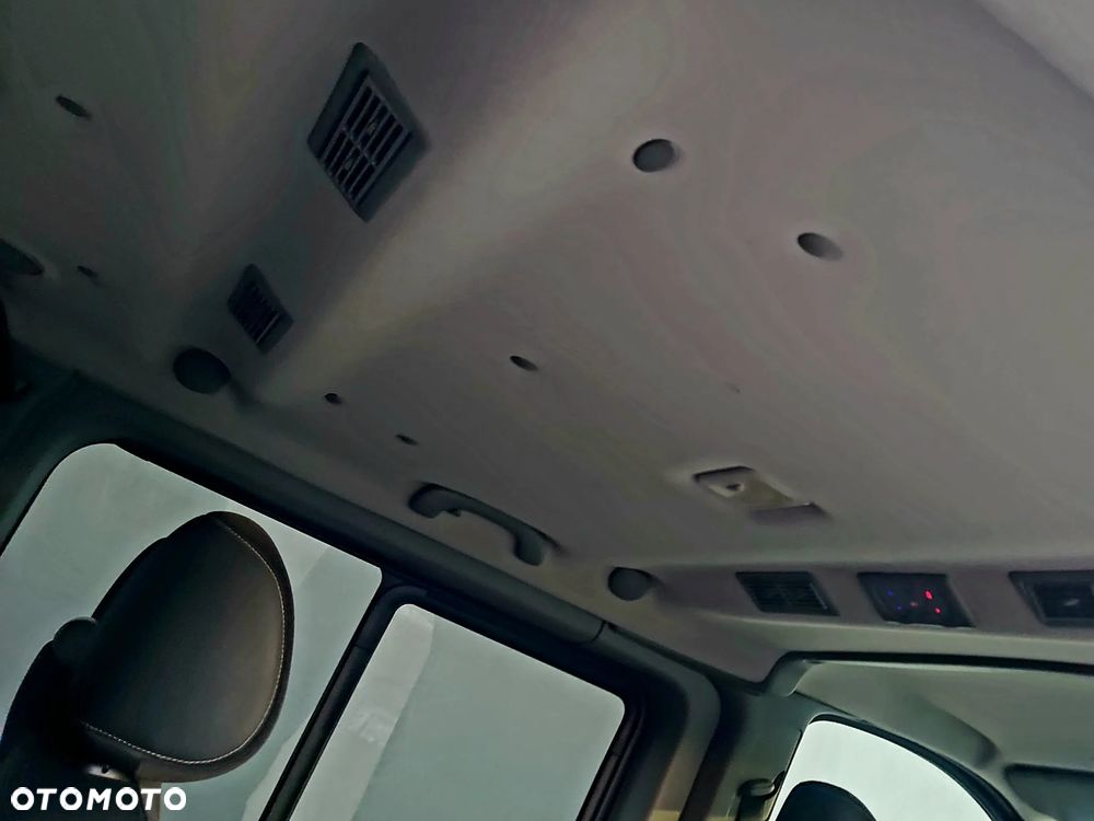 Renault Trafic Grand Passenger Black Edition - 7