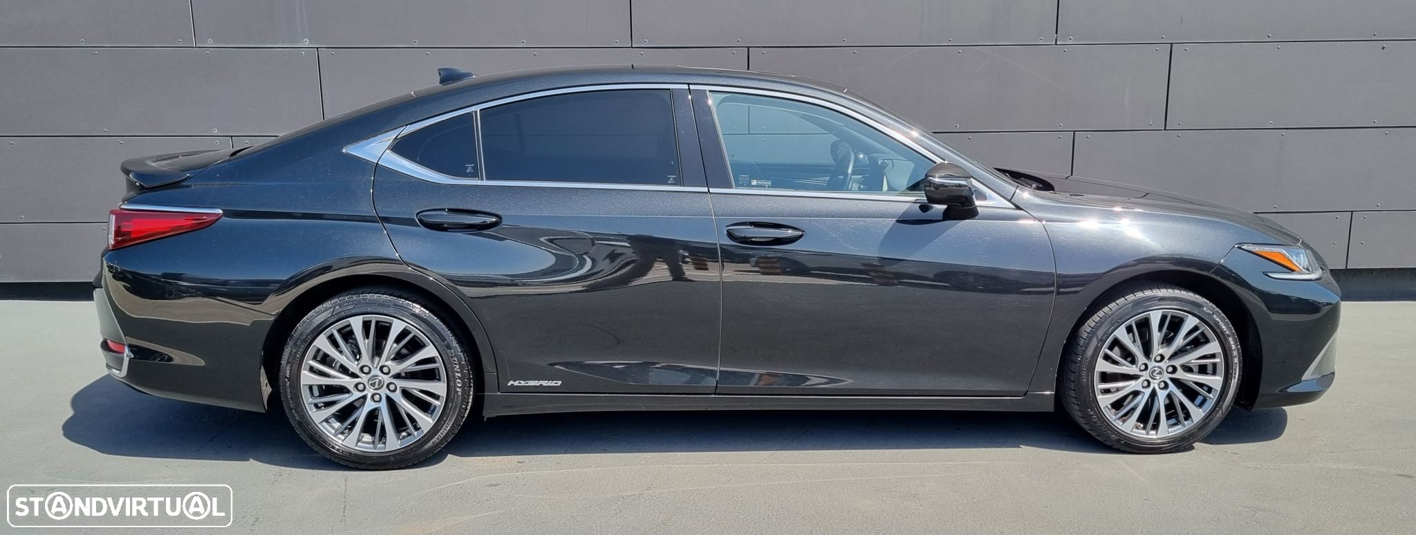 Lexus ES 300h Special Edition - 11