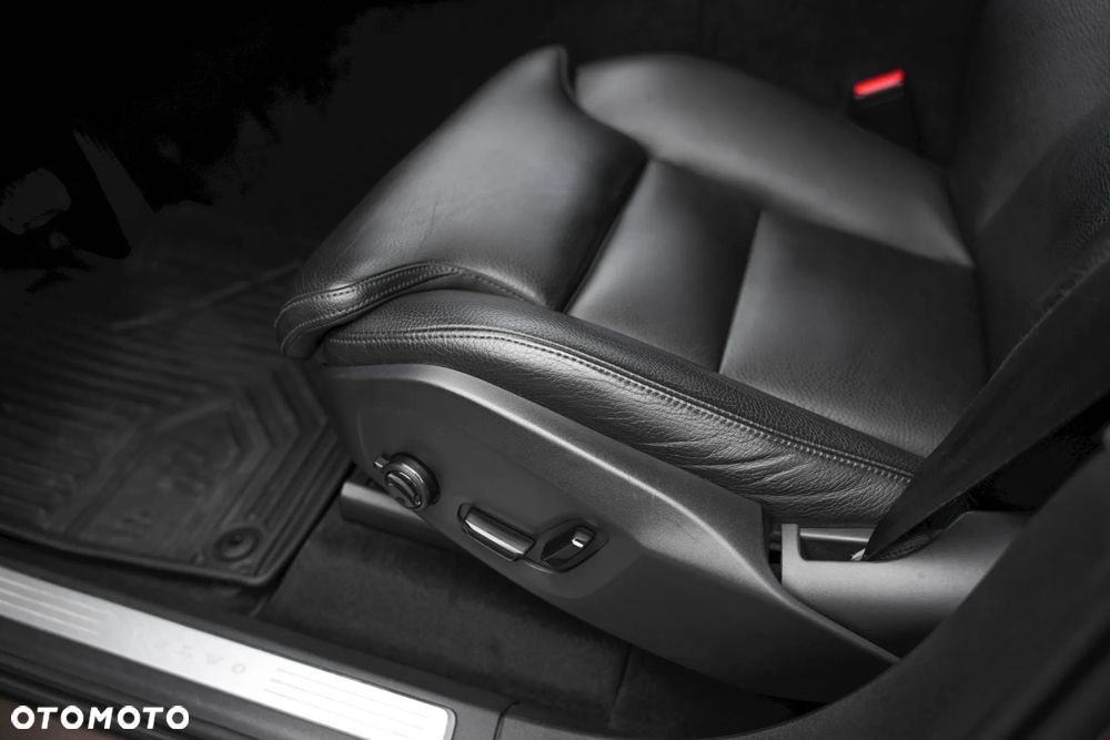 Volvo XC 90 D5 AWD Momentum 7os - 29