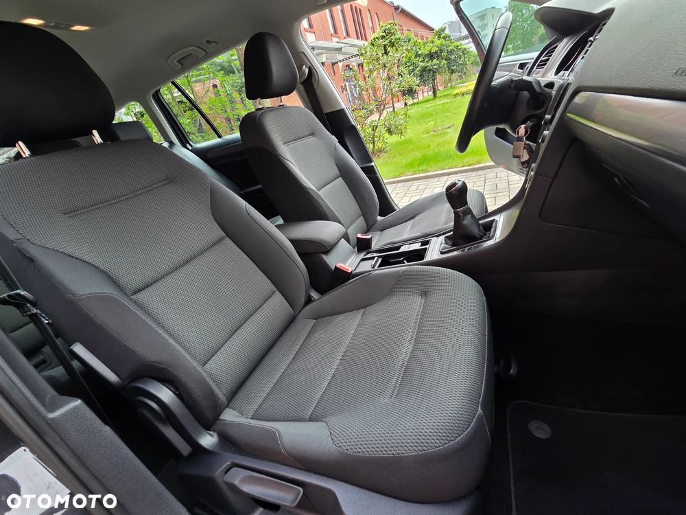 Volkswagen Golf 1.6 TDI BlueMotion Technology Cup - 32