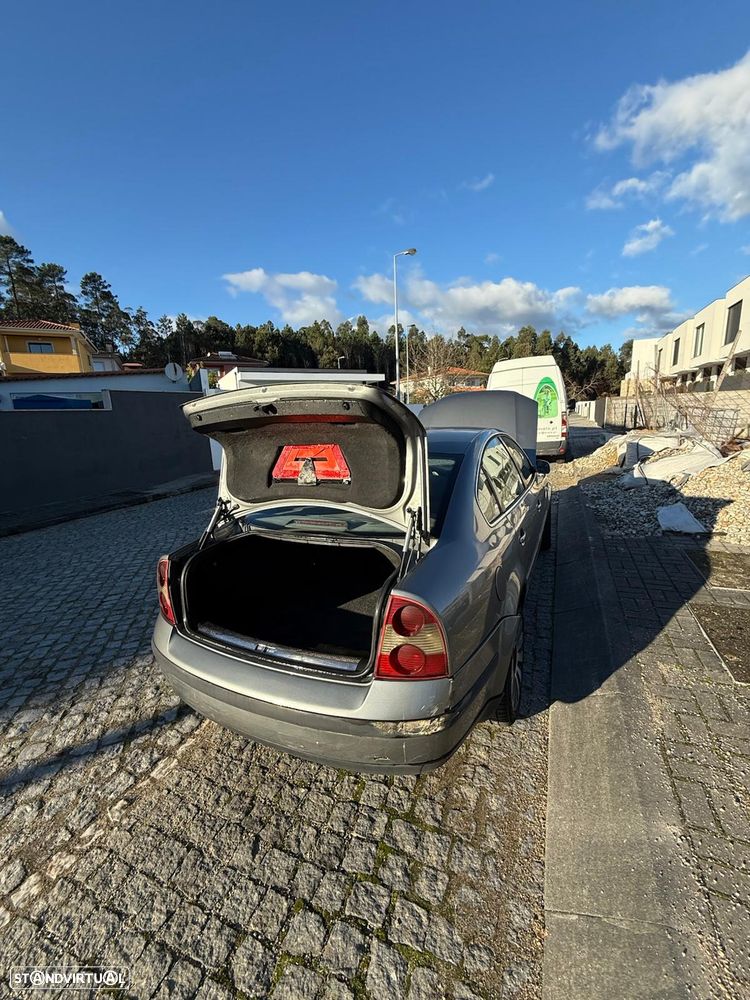 VW Passat 1.9 TDi Confortline - 4