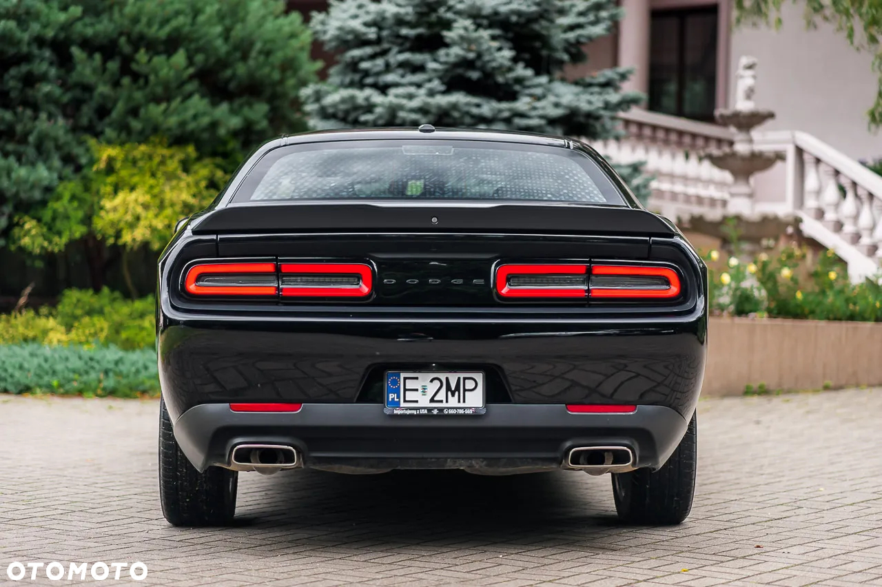 Dodge Challenger - 12