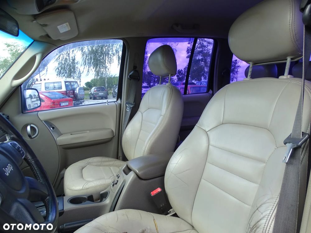 Jeep Liberty - 19