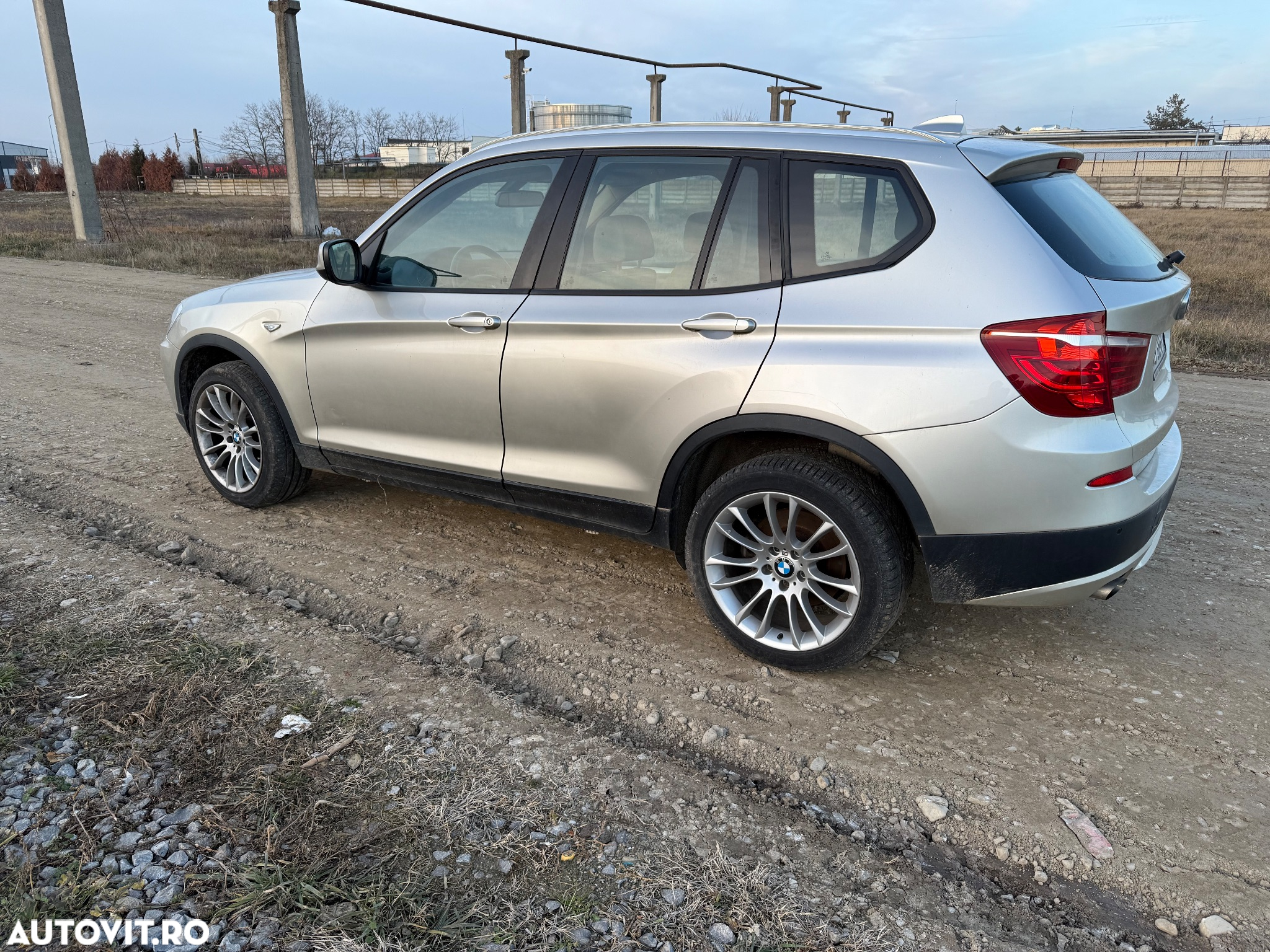 Dezmembrez BMW x3 F25 20d 184 HP cutie automată tracțiune 4x4 2012 camere 360 navigație mare piele crem torosuri plafon diverse accesorii și piese Xdrive - 4
