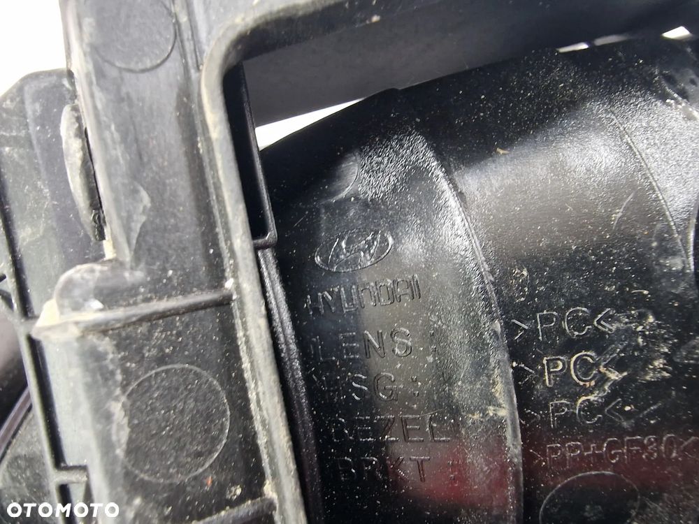 HYUNDAI H1 II 07-15 PRAWY HALOGEN + RAMKA NOWY ORYGINALNY , NR 92202-4H0 , NR AUKCJI H245 - 8