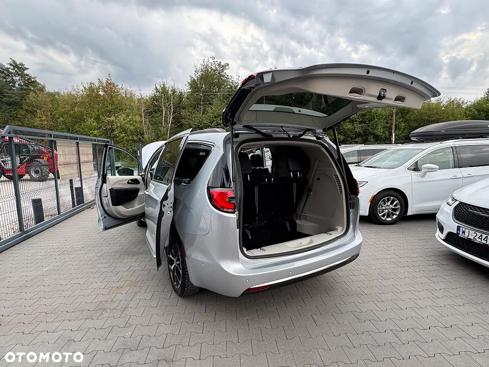 Chrysler Pacifica - 14