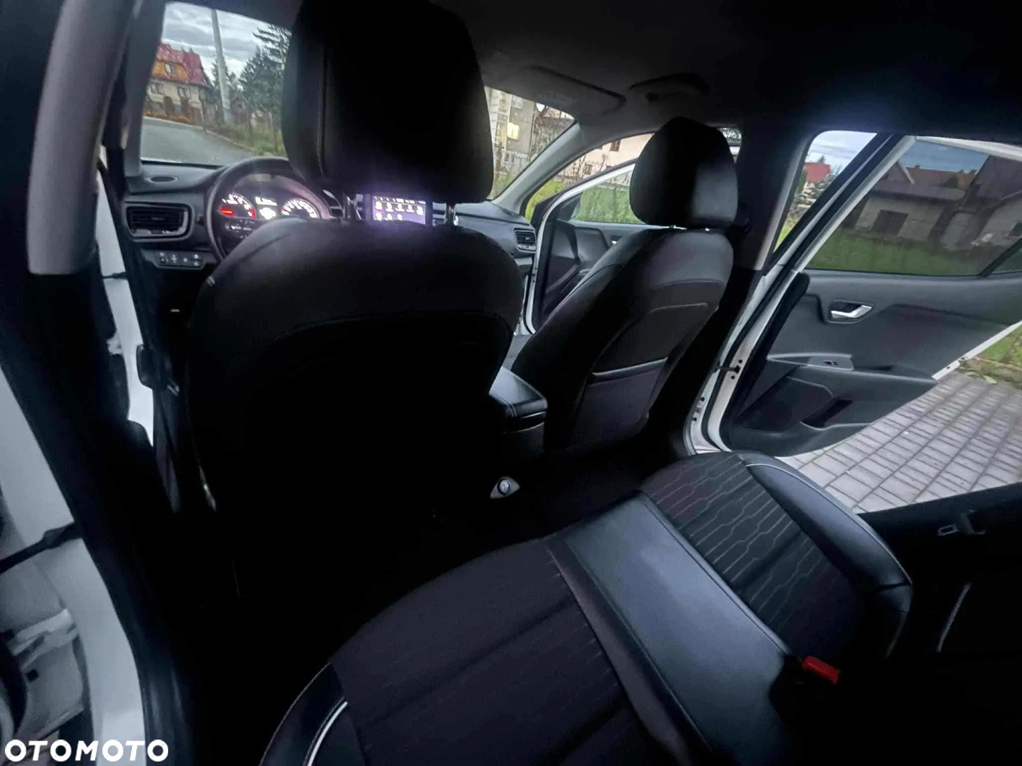 Kia Stonic 1.0 T-GDI GT Line DCT - 33