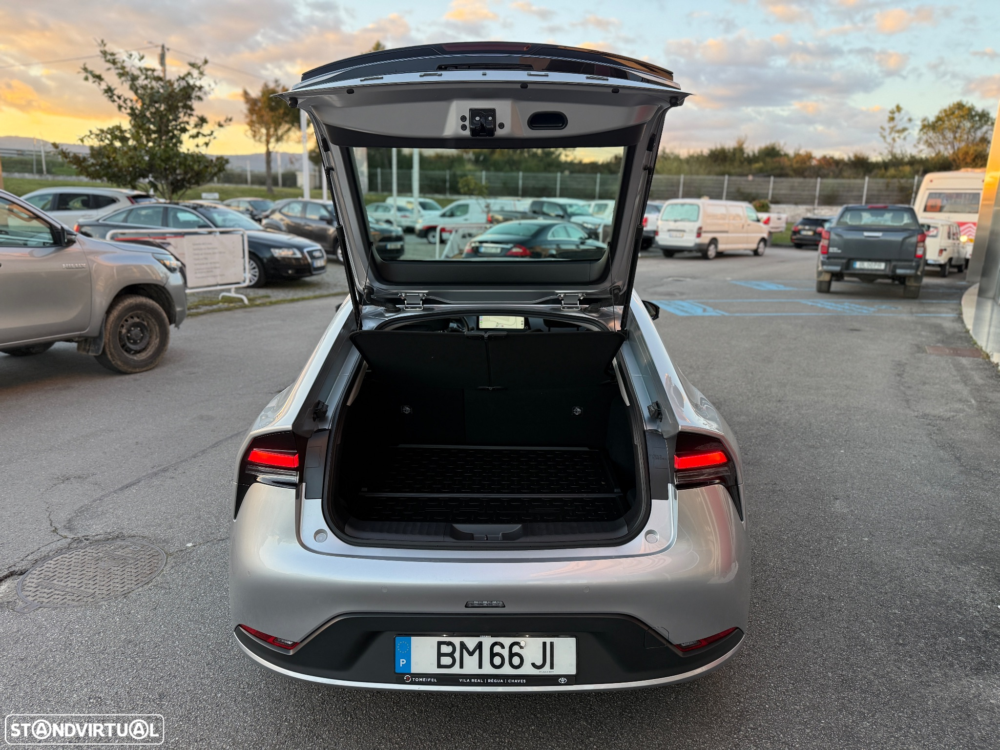 Toyota Prius 2.0 Plug-in Exclusive - 16