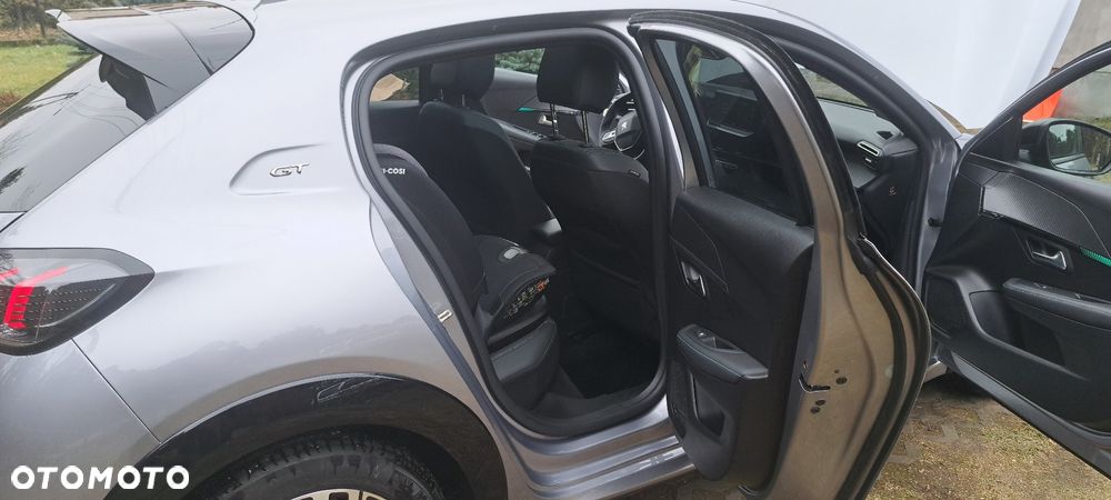 Peugeot 208 - 8