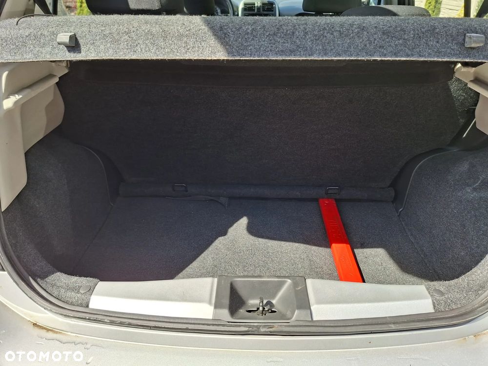 Nissan Micra - 16