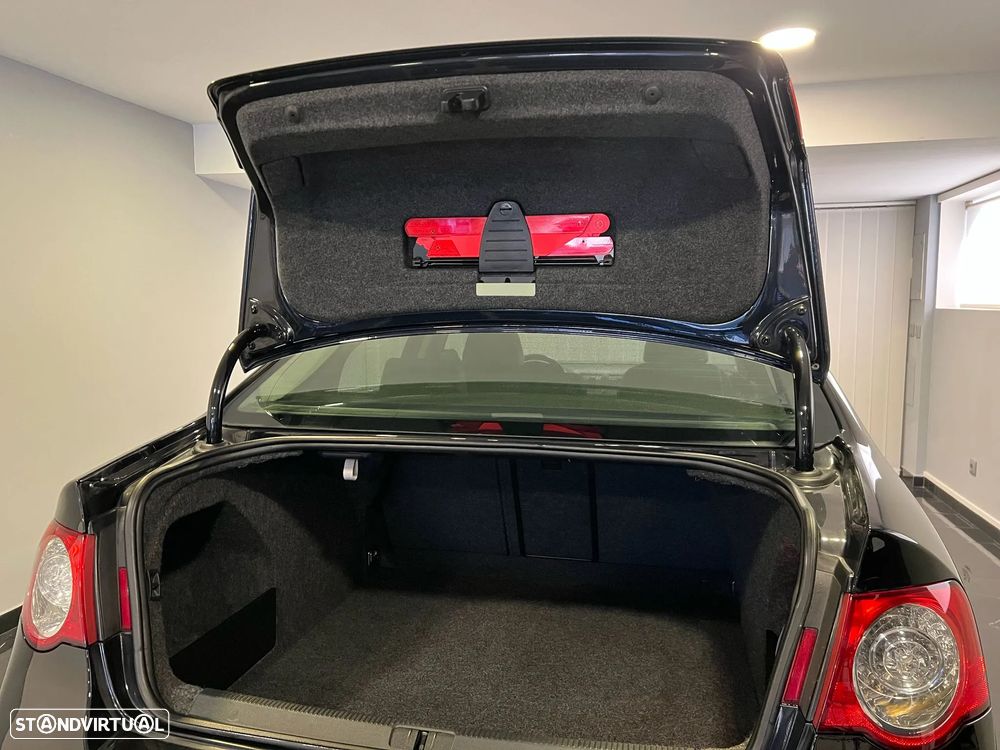 VW Passat 2.0 TDI Highline - 30