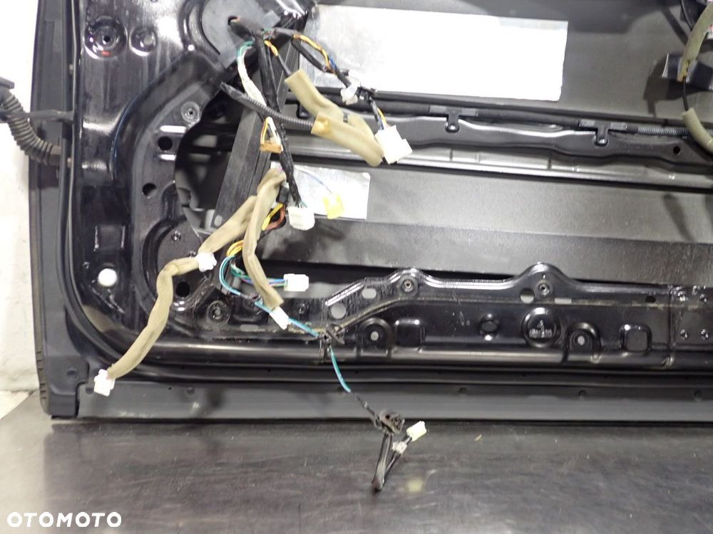 DRZWI PRAWY PRZÓD INFINITI M37X KOL:GAC - 25