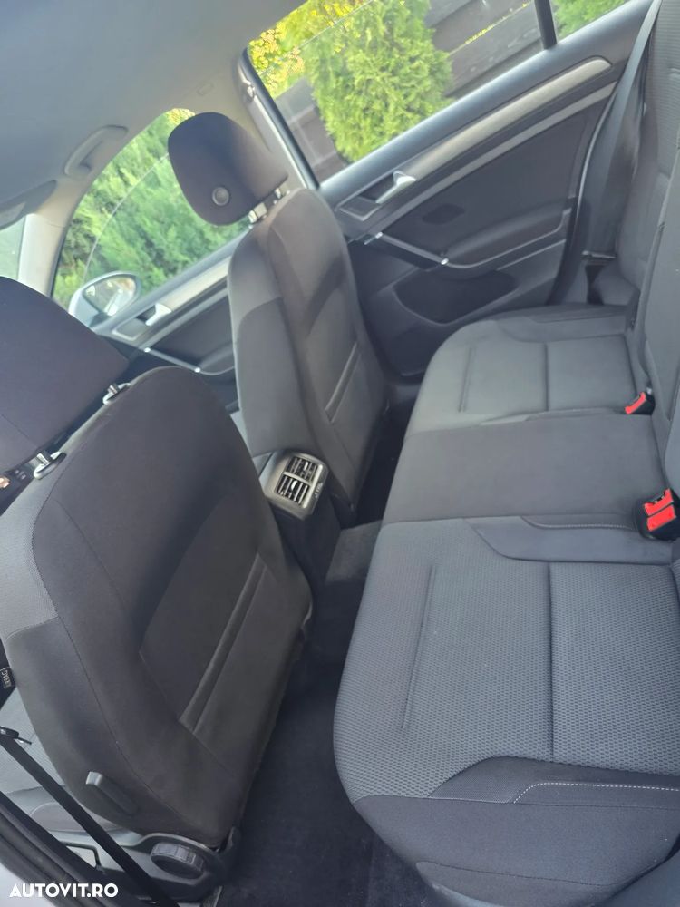 Volkswagen Golf - 11