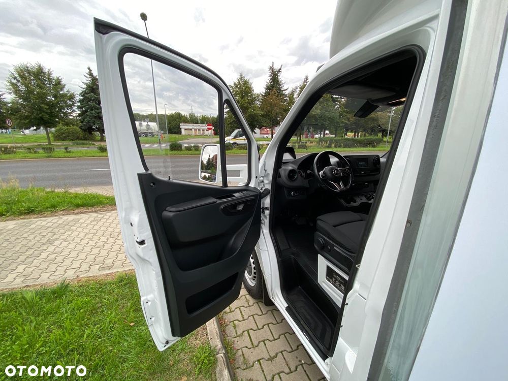Mercedes-Benz SPRINTER 319 CDI 3,0 V6 AUTOMAT KONTENER CHŁODNIA WINDA - 31