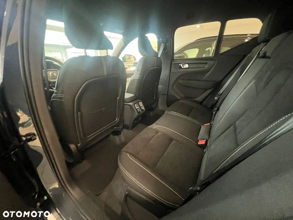 Volvo XC 40 B4 B DKG Ultra Black Edition - 21