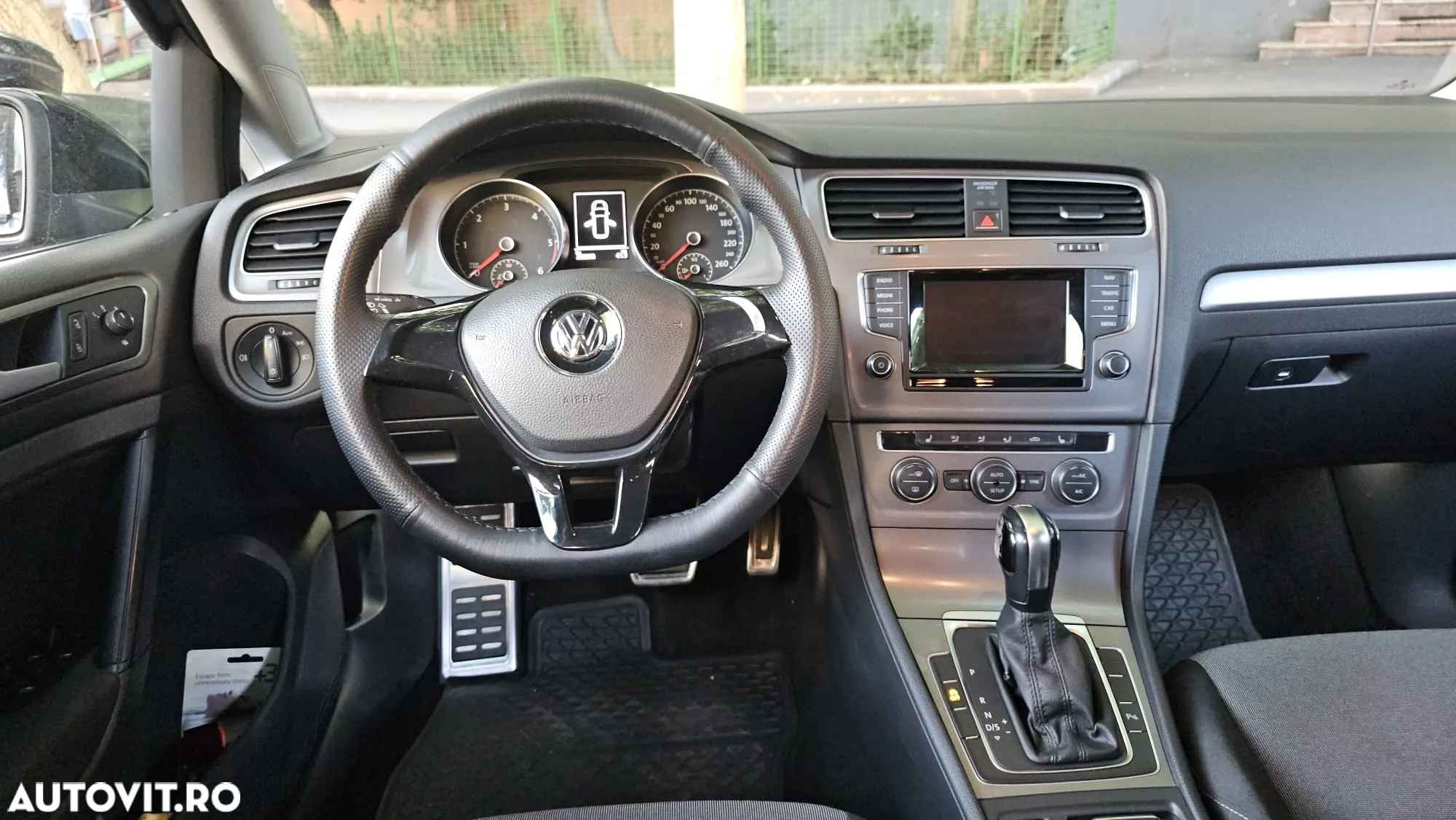 Volkswagen Golf 1.6 TDI DPF DSG Trendline - 9