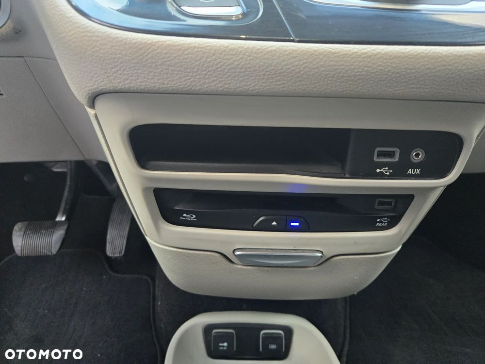 Chrysler Pacifica - 36