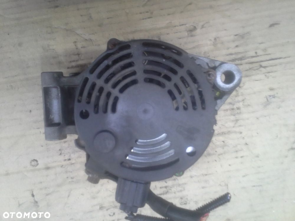 Ford Fokus II 1.6 benzyna alternator - 10