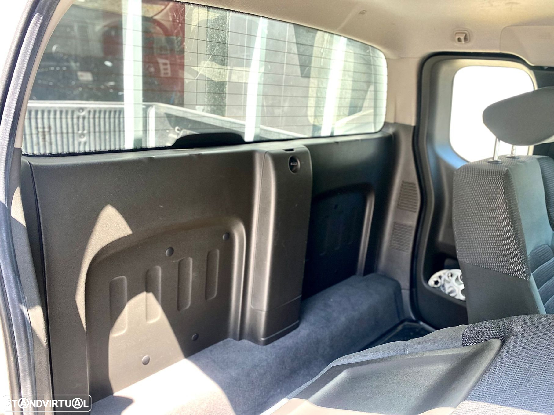 Nissan Navara 2.5 dCi KC SE 4WD - 27