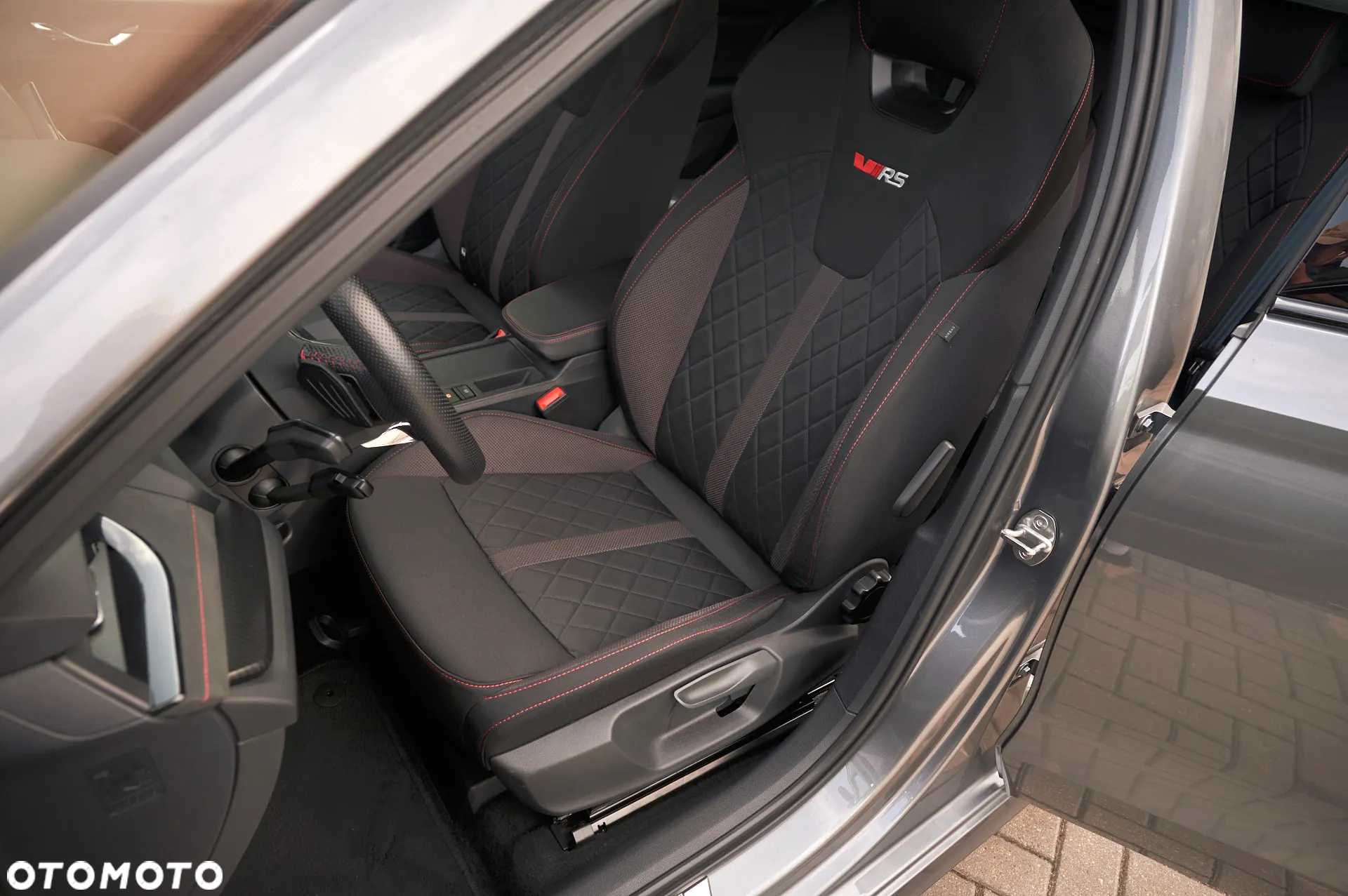 Skoda Octavia Combi 2.0 TDI DSG RS - 26