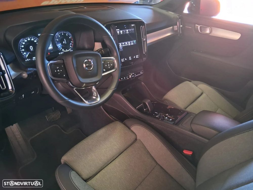 Volvo XC 40 1.5 T2 Plus Dark Auto - 5