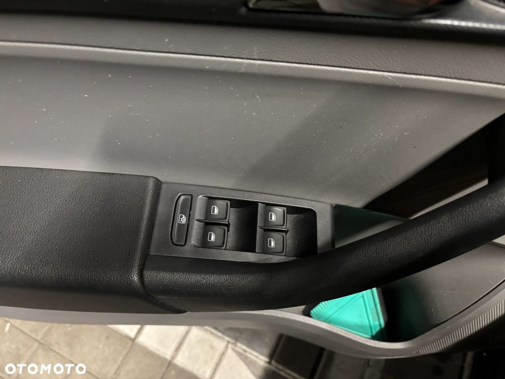 Skoda RAPID Spb 1.2 TSI Ambition - 16