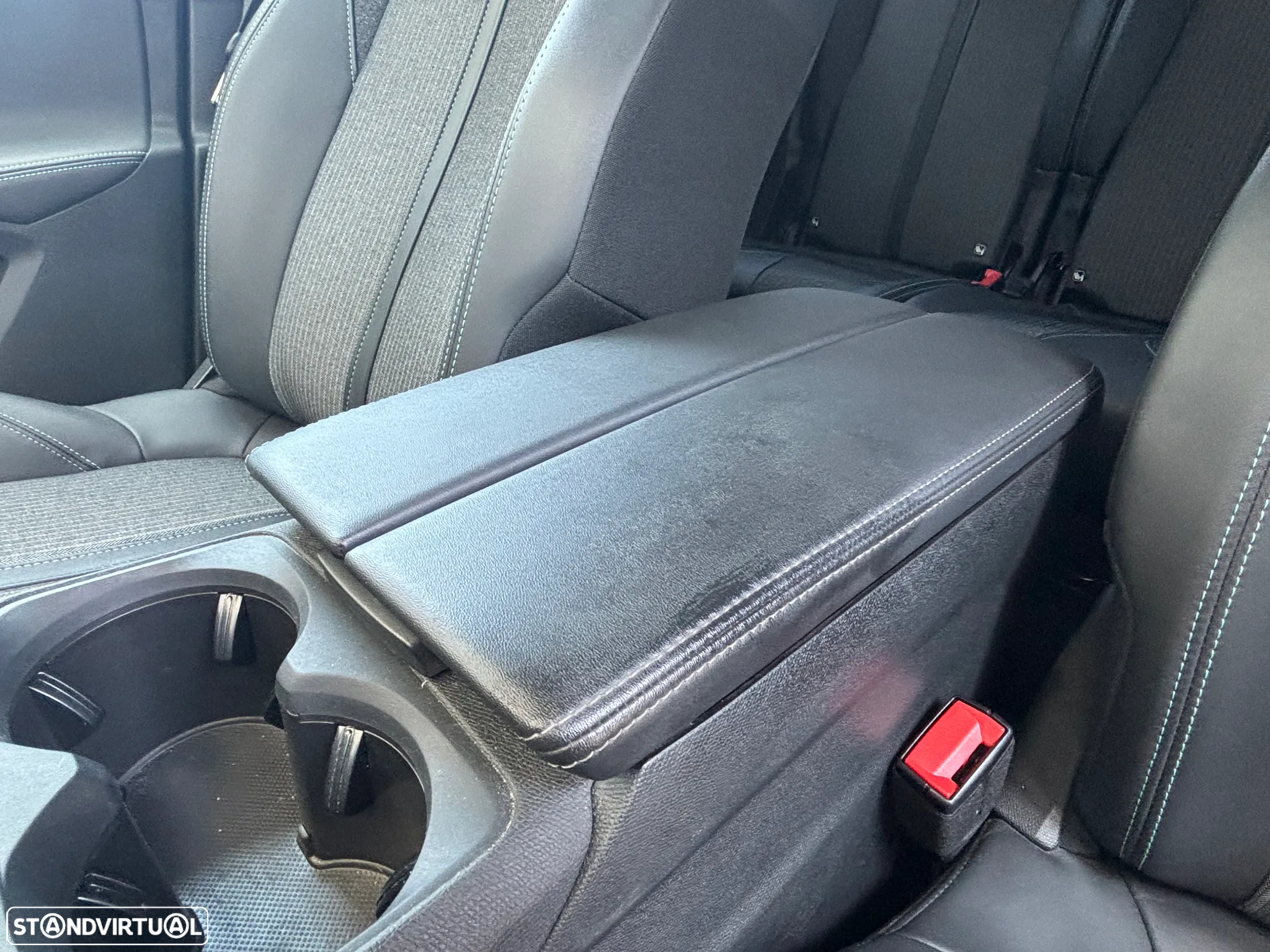 Peugeot 5008 1.5 BlueHDi Allure Pack EAT8 - 38