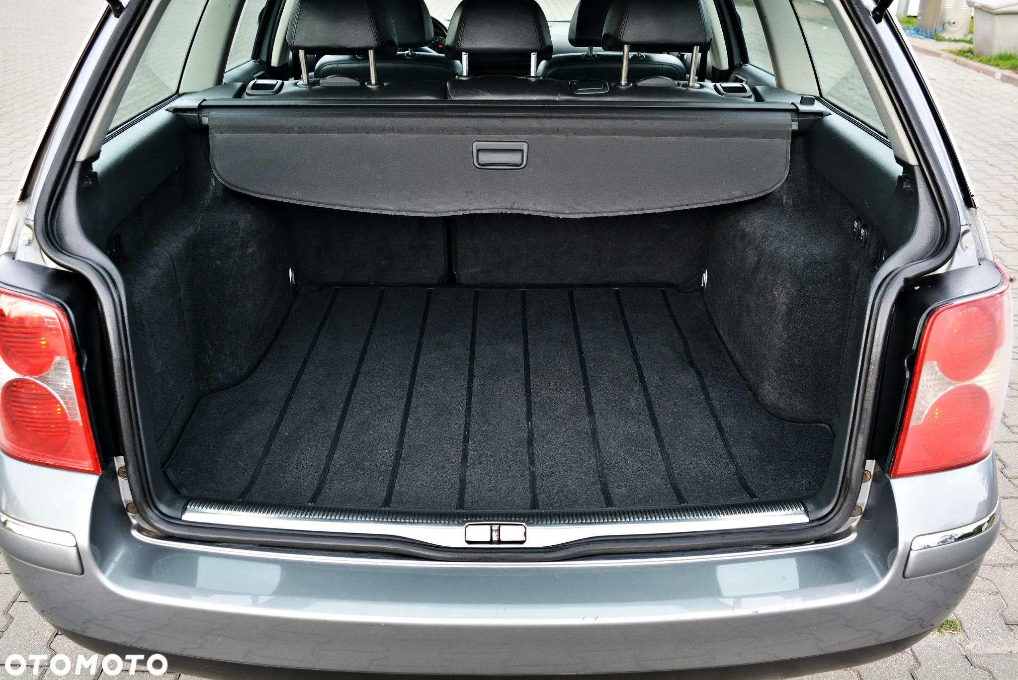Volkswagen Passat 1.9 TDI Highline - 13