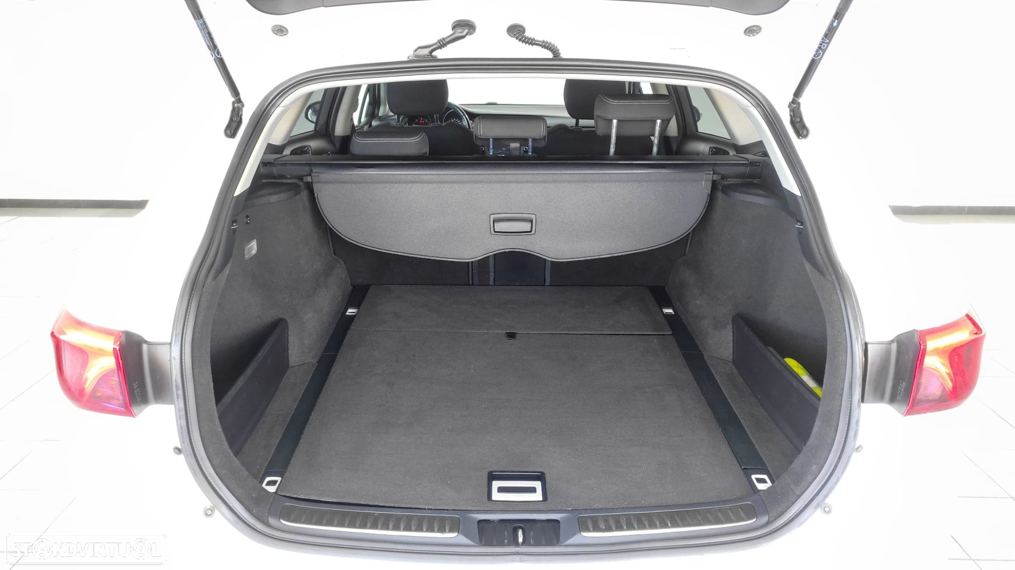 Toyota Avensis Touring Sports 2.0 D-4D Exclusive+GPS - 20