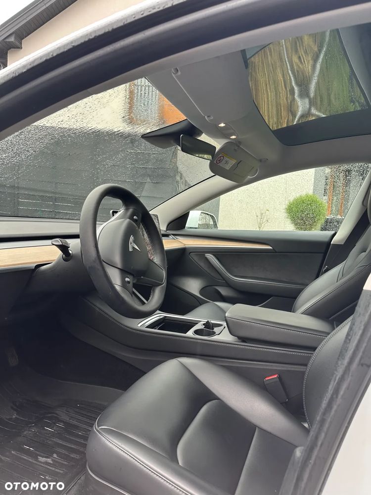 Tesla Model 3 - 5