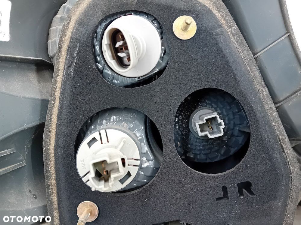 LAMPA TYLNA PRAWA HONDA CIVIC VII HATCHBACK 3 DRZWI - 8