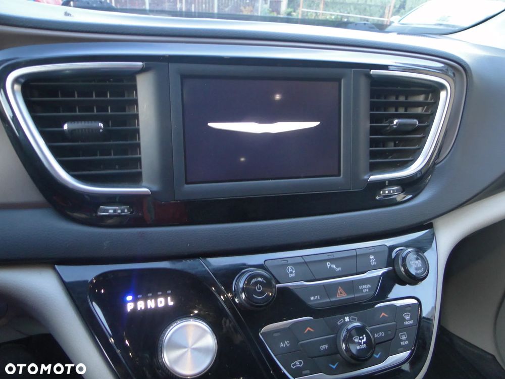 Chrysler Pacifica - 22