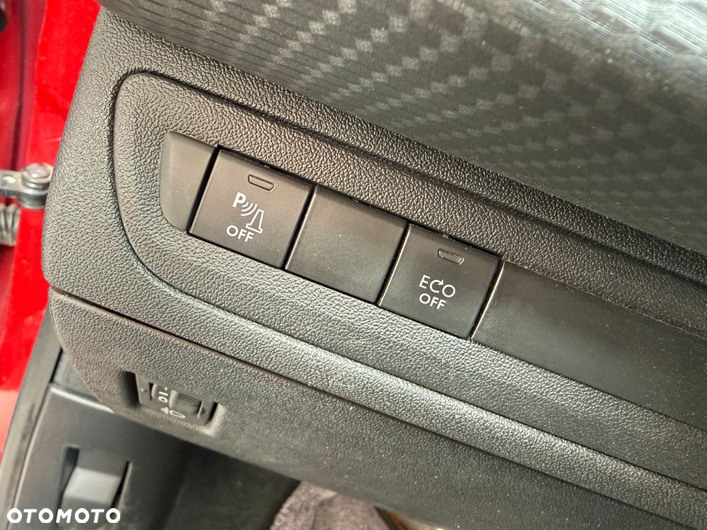 Peugeot 2008 PureTech 110 Stop&Start EAT6 GT-Line Edition - 26