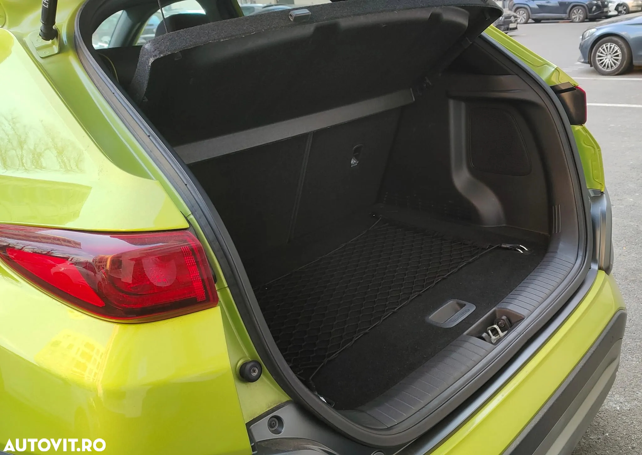 Hyundai KONA 1.0 T-GDI 2WD Premium + - 7